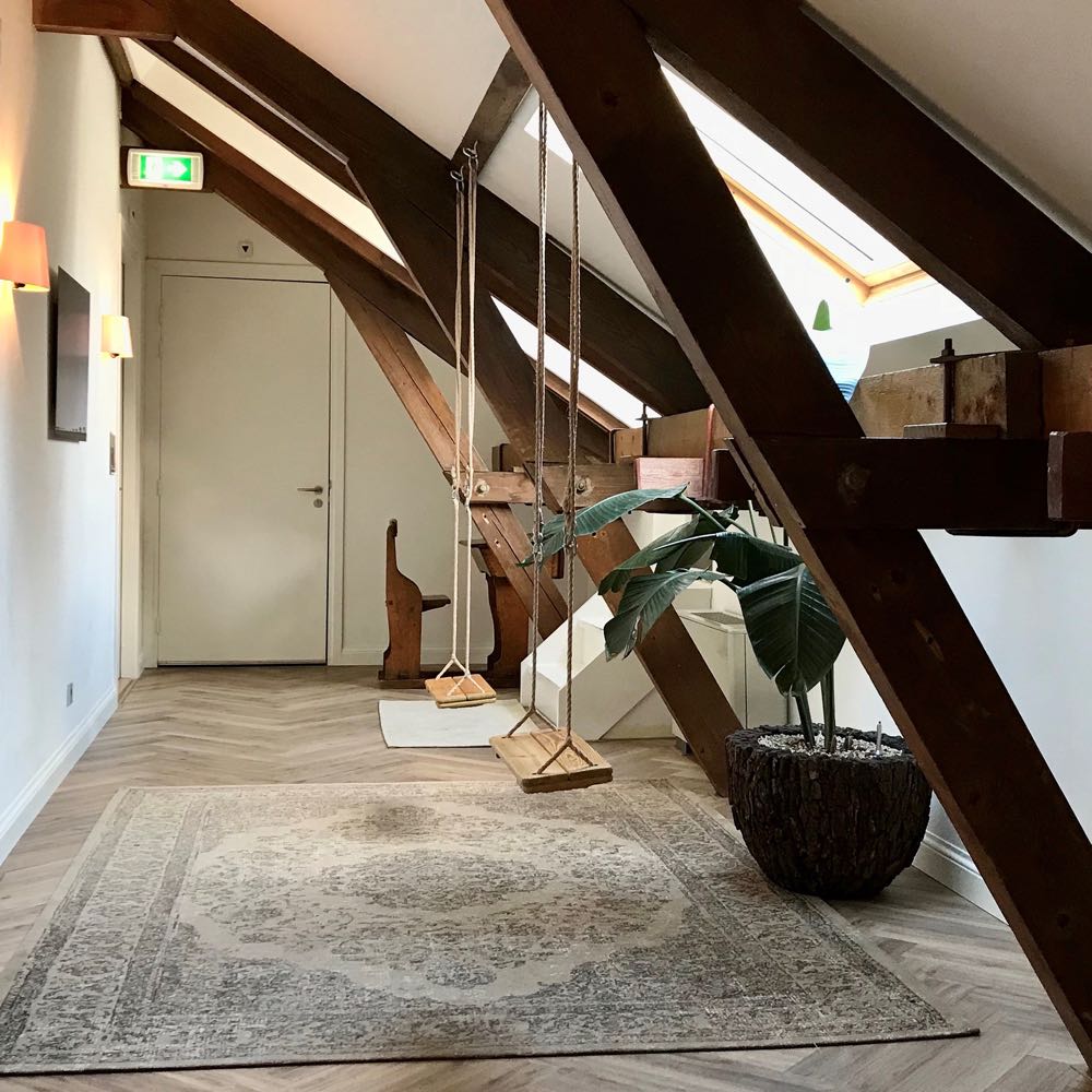 Schommels in het Suite Hotel Pincoffs