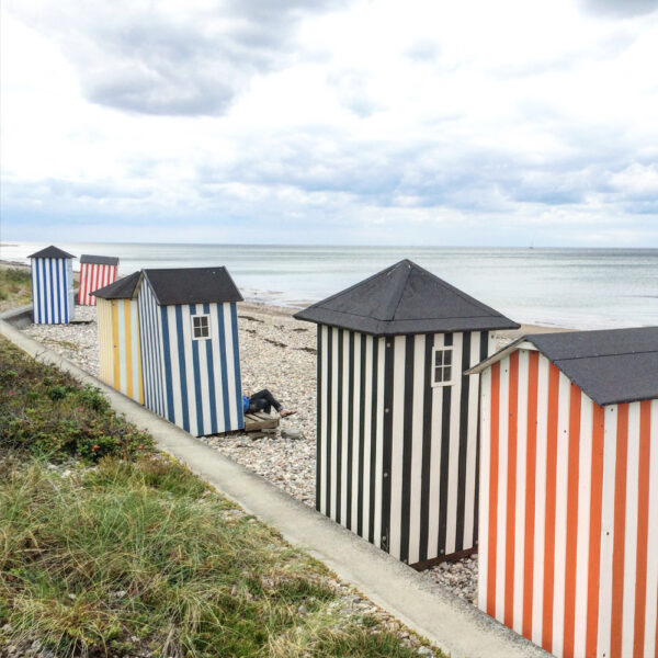 Strandhuisjes op het strand in Denemarken