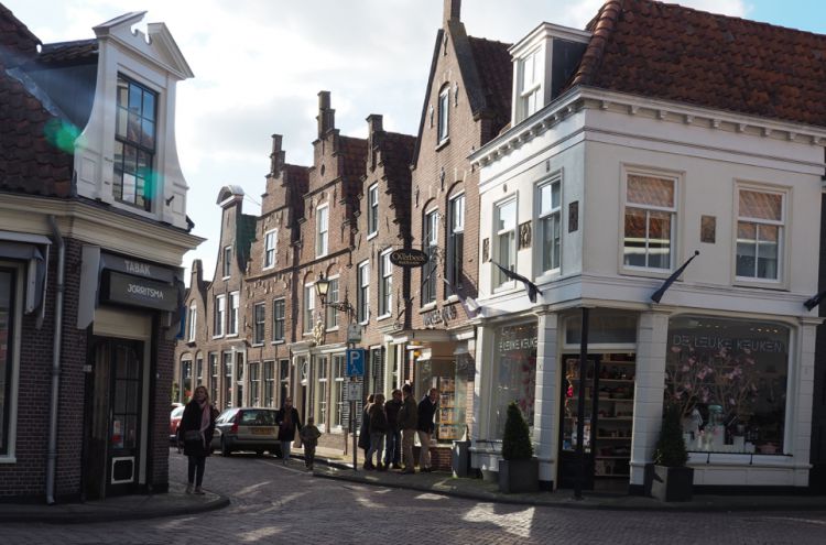 UHJhY2h0aWcgRWRhbQ==