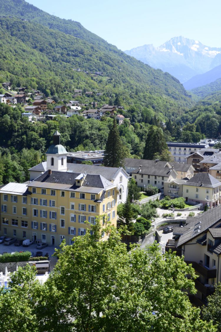 QnJpZGVzIGxlcyBCYWlucyA=