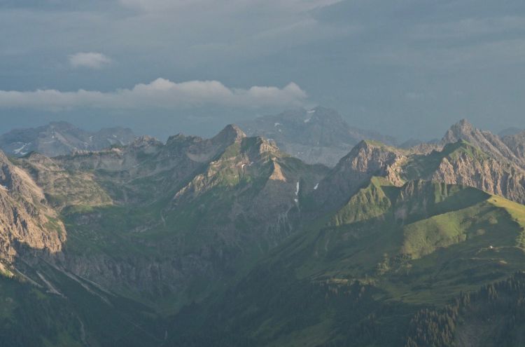 Wm9uc29uZGVyZ2FuZyBEaWVkYW1za29wZg==