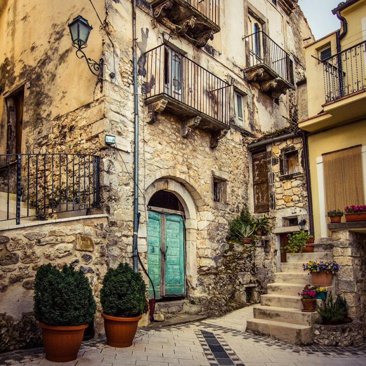 U3RhZGplIEFicnV6emVu