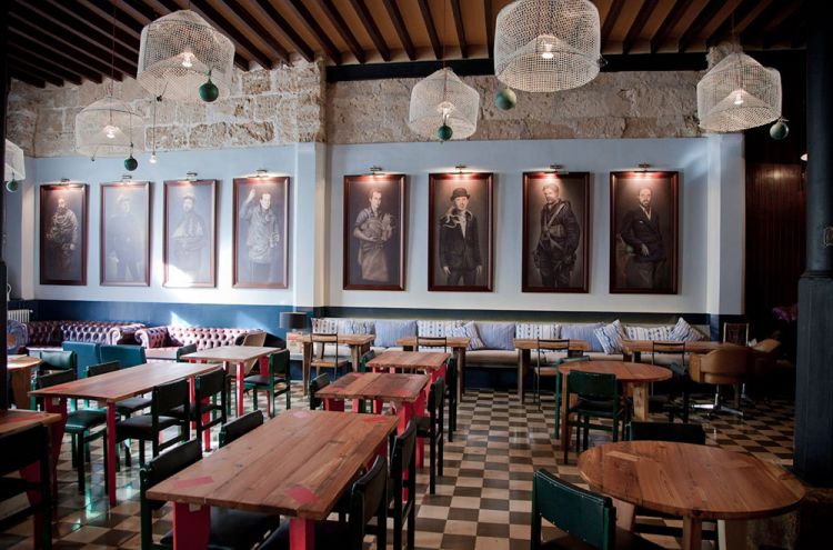 cGF0cm9uIGx1bmFyZXMgYmVlbGQgdmFuIHJlc3Rv