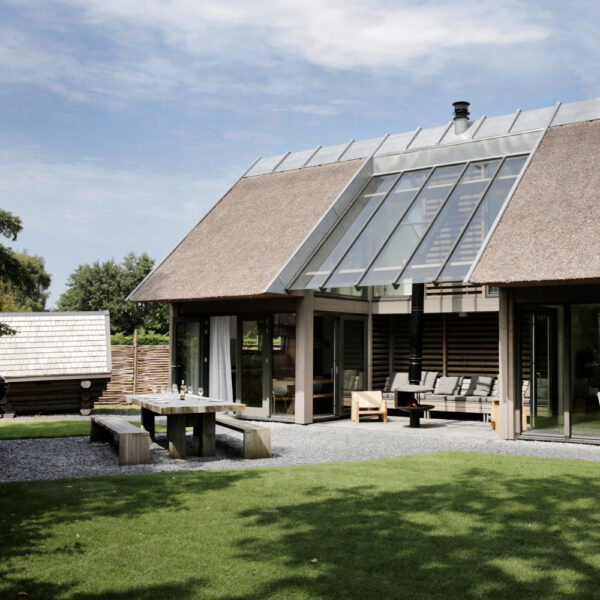 Luxe vakantievilla met loungehoek en veranda