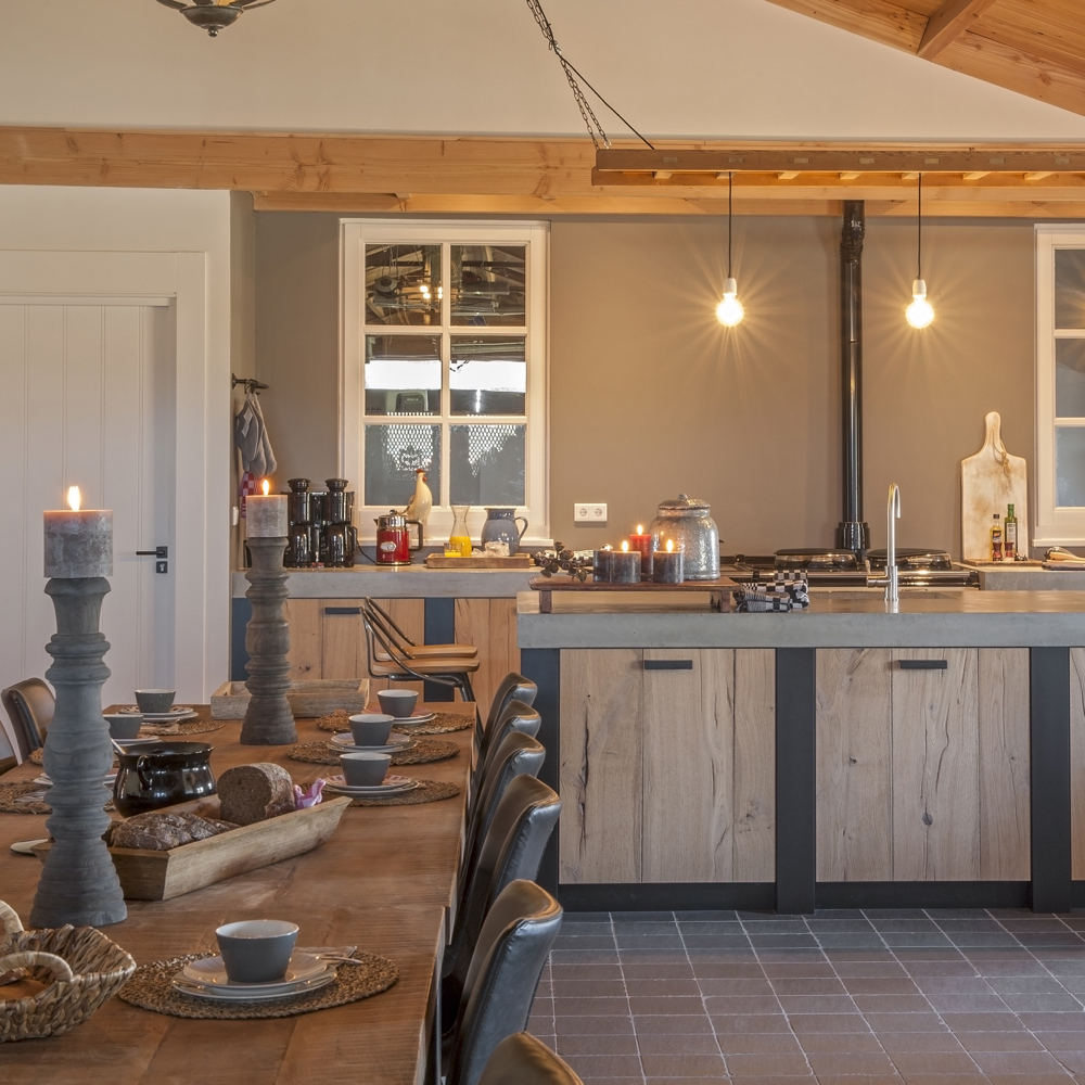 De landelijke en luxe keuken van de Broederij