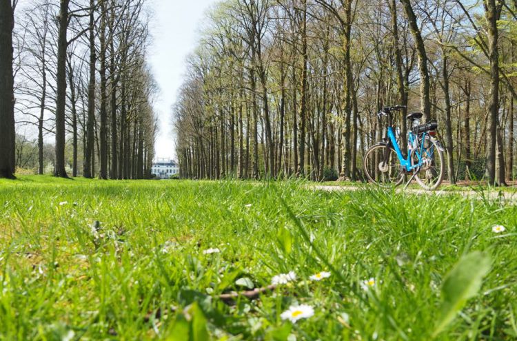 Fiets voor Paleis Soestdijk