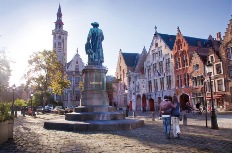 Centrum van Brugge bij zonsondergang
