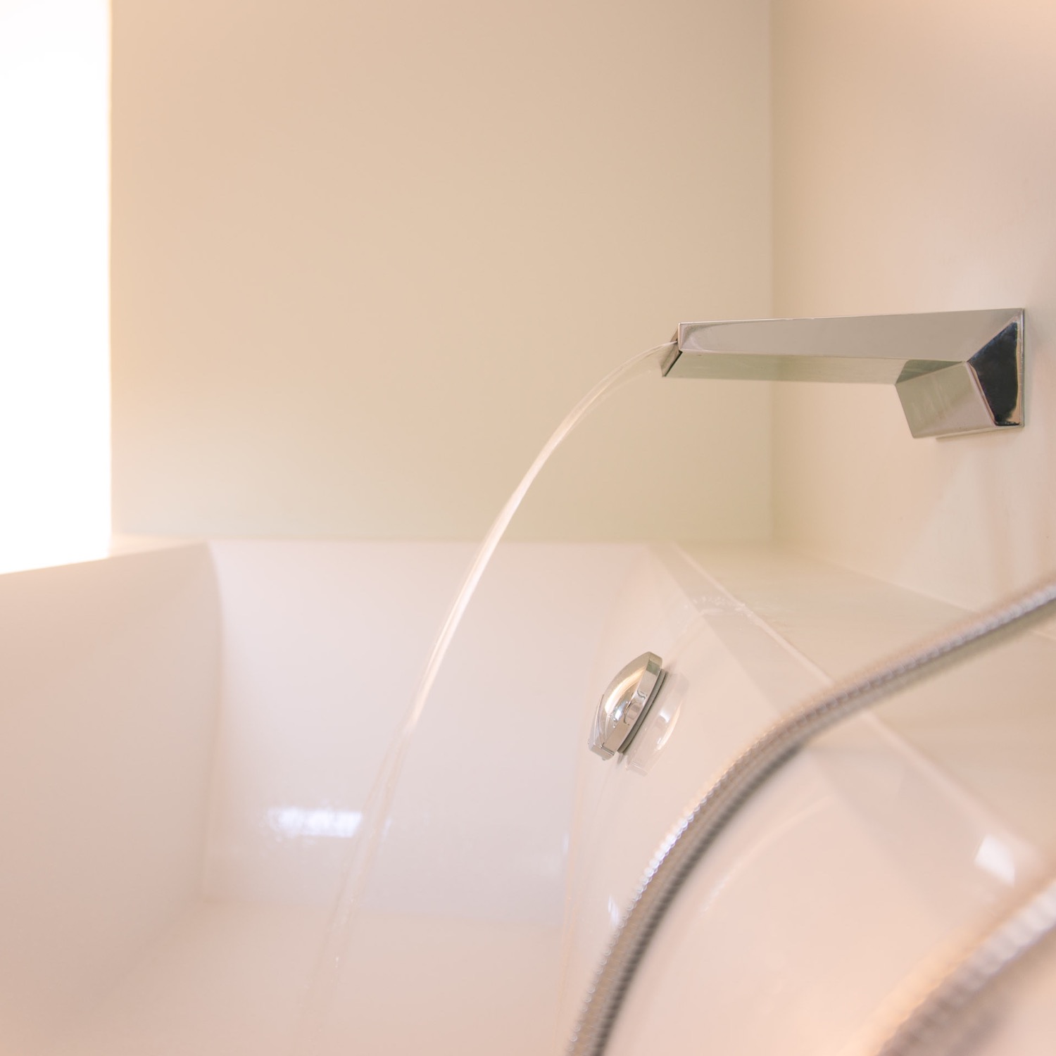 Lekker relaxen in het ligbad in het vakantiehuis