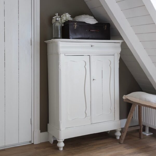 Brocante kast in de Koesfabriek in Dokkum