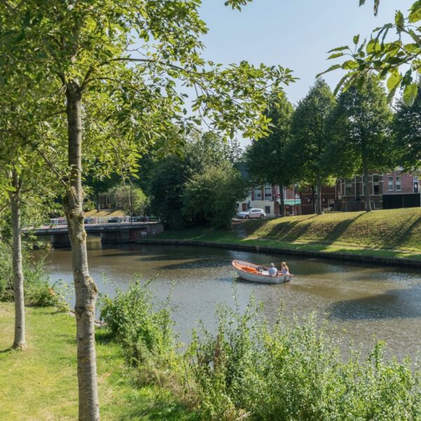Grachten bij de Koesfabriek in Dokkum