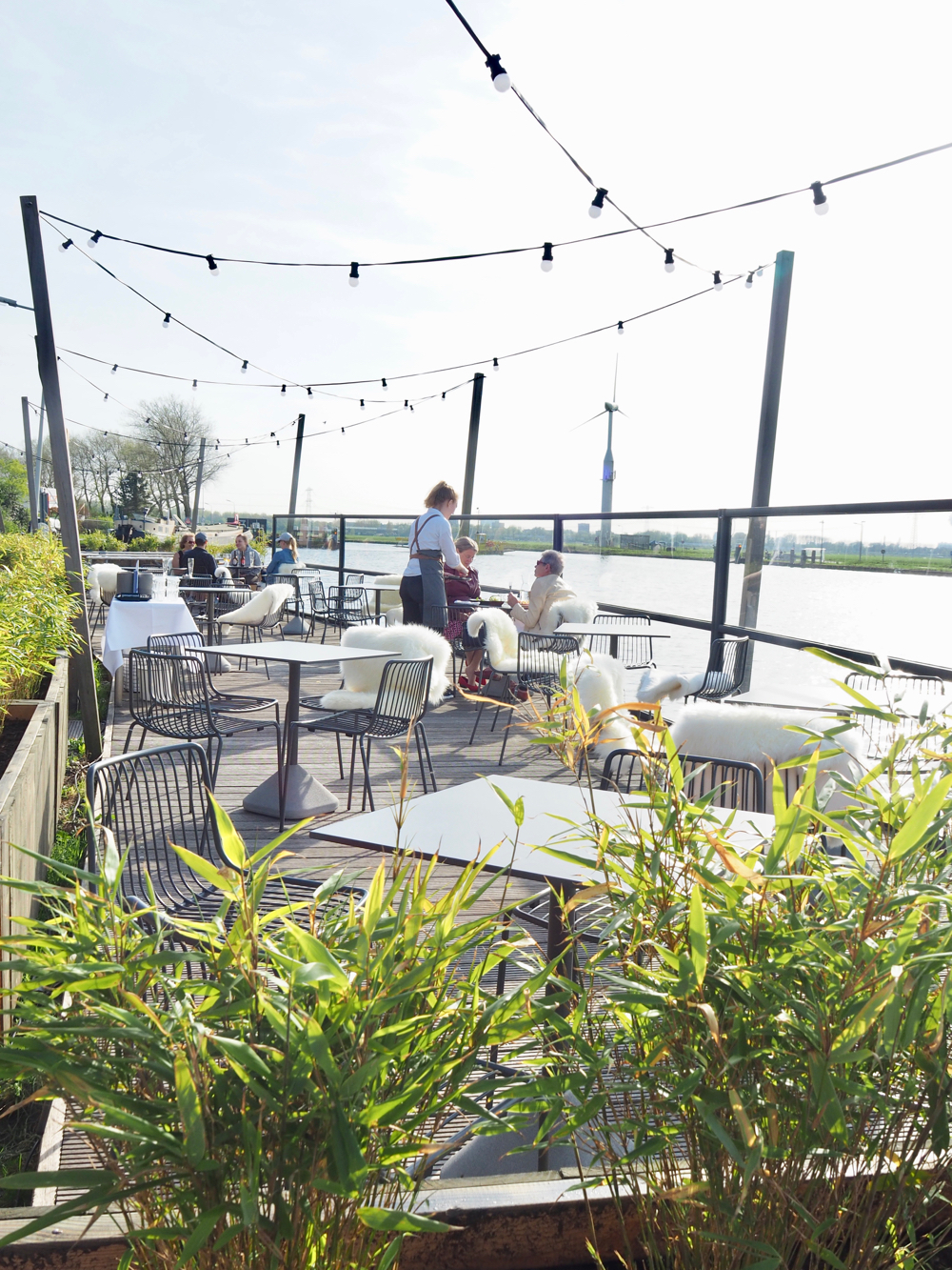  Terras aan het water 