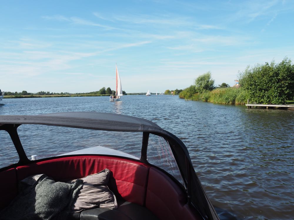 Elektrische sloep in Alde Feanen