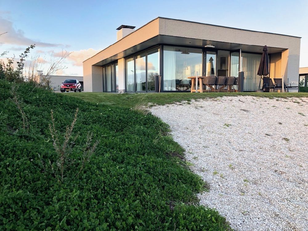 Luxe Z'ANDvilla met een eigen strandje