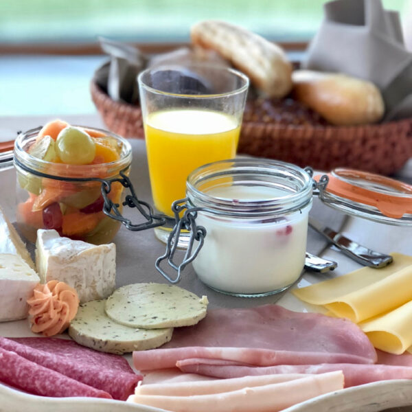 Een uitgebreid ontbijt aan huis gebracht bij de Natuurlofts®