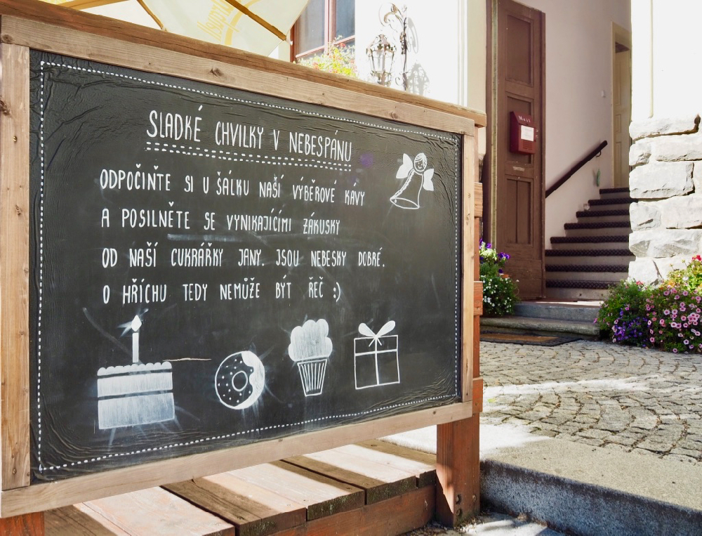 Welkomstbord - krijtbord bij het Nebespán boutique hotel
