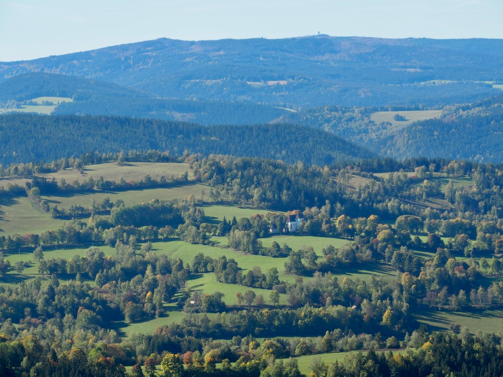 Uitzicht op de heuvels van het Boheemse Woud