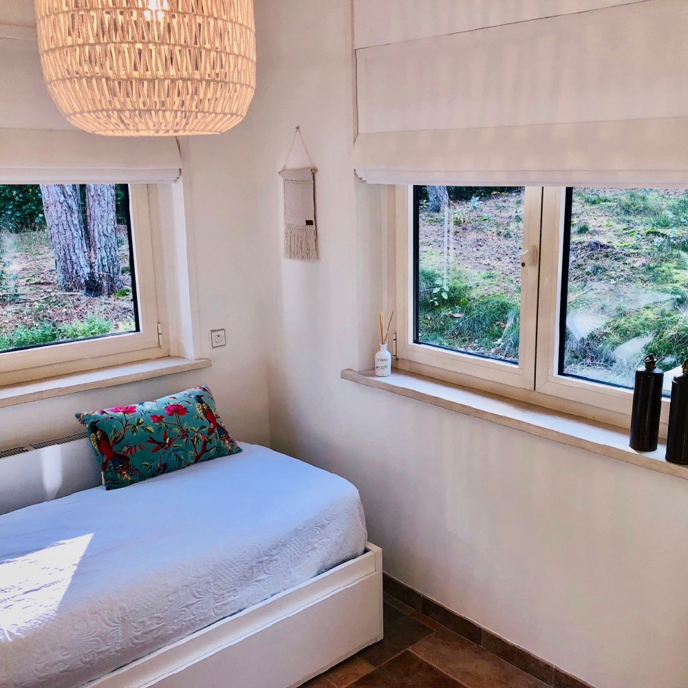 Een van de slaapkamers, deze met een bedbank.