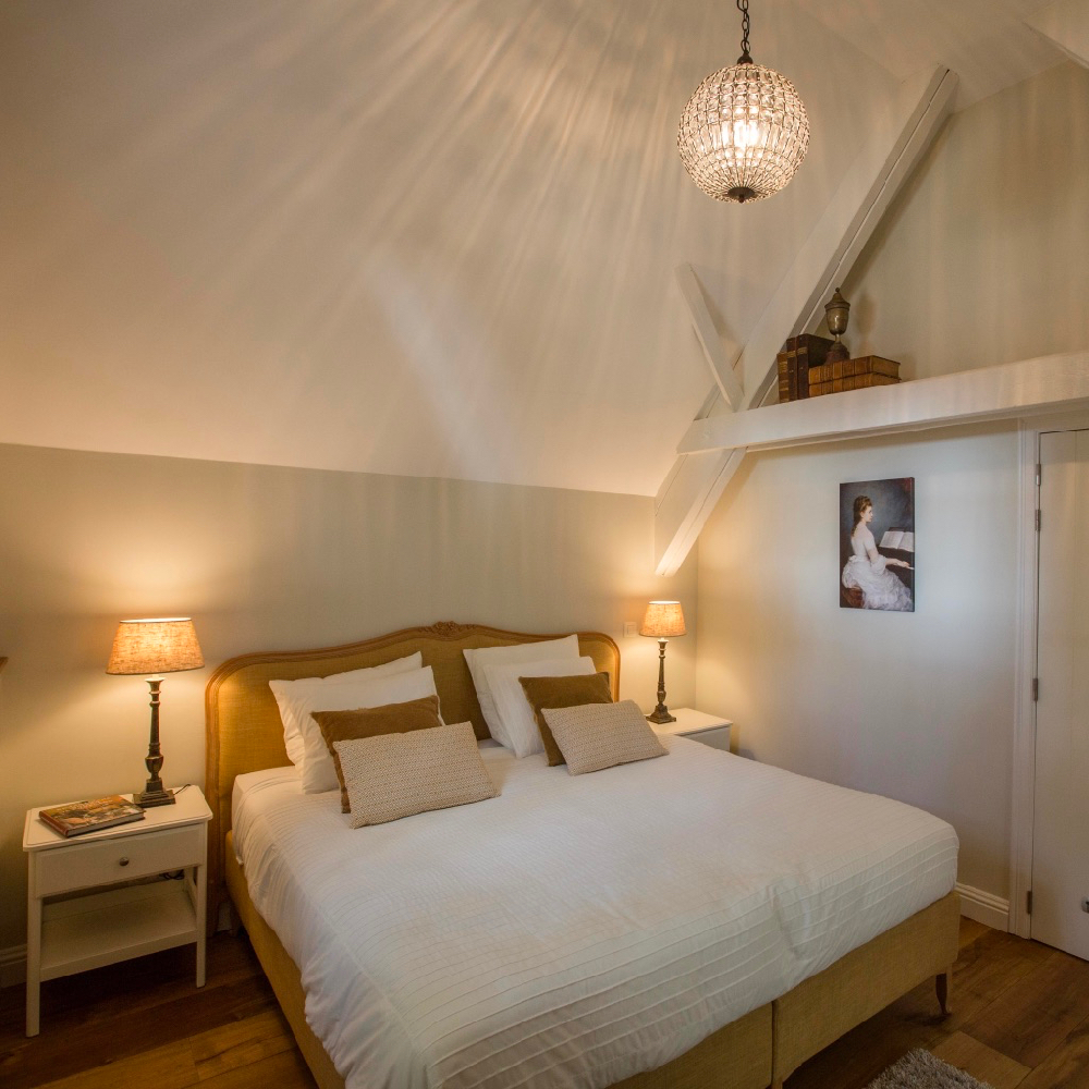 Een van de slaapkamers met een tweepersoons bed