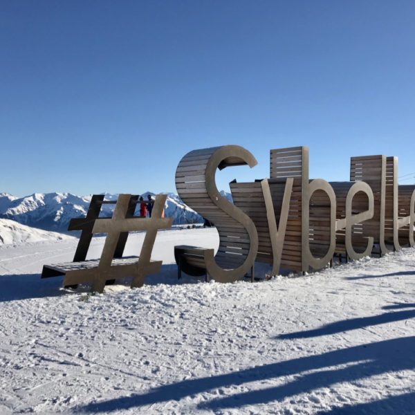 #SYBELLES letters in de sneeuw