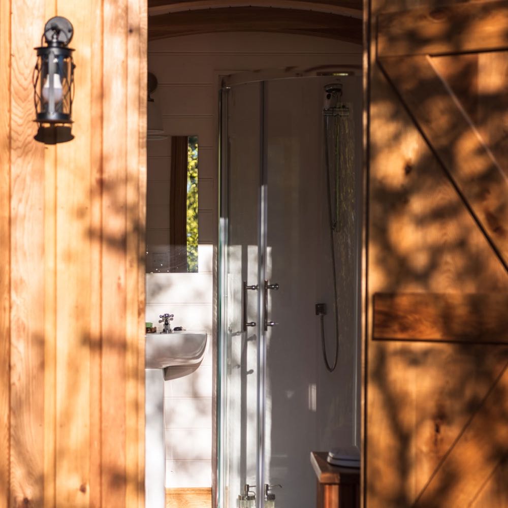 Het sanitair in een keet op wielen