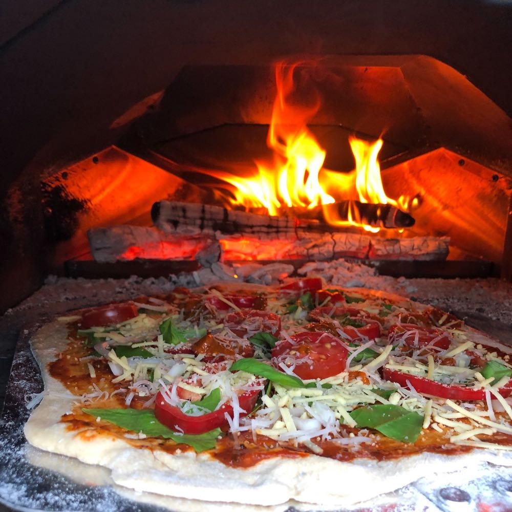 Vuur in de pizza oven