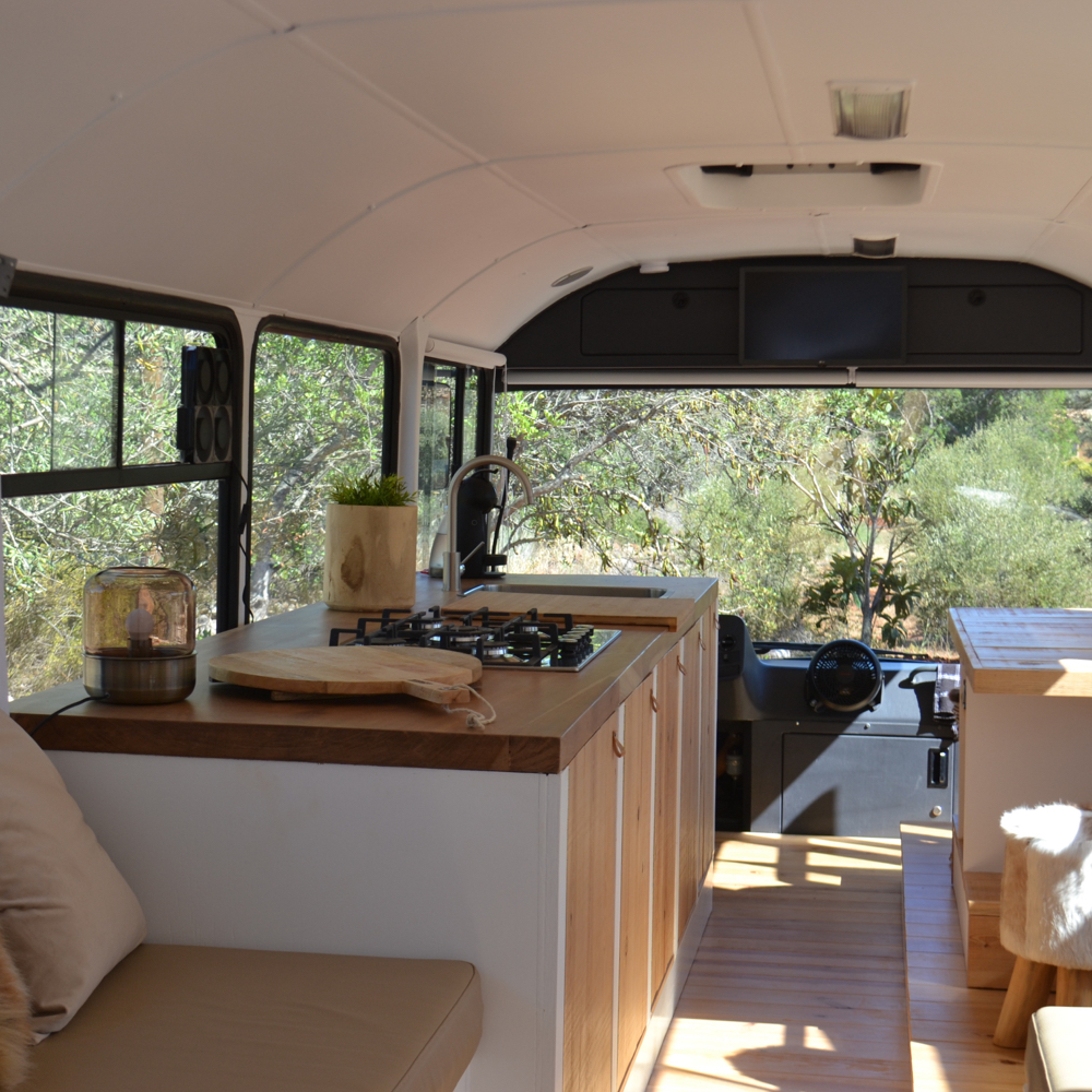 Vroegere stadsbus omgebouwd tot vakantiehuis