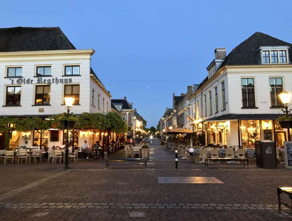 Elburg by night
