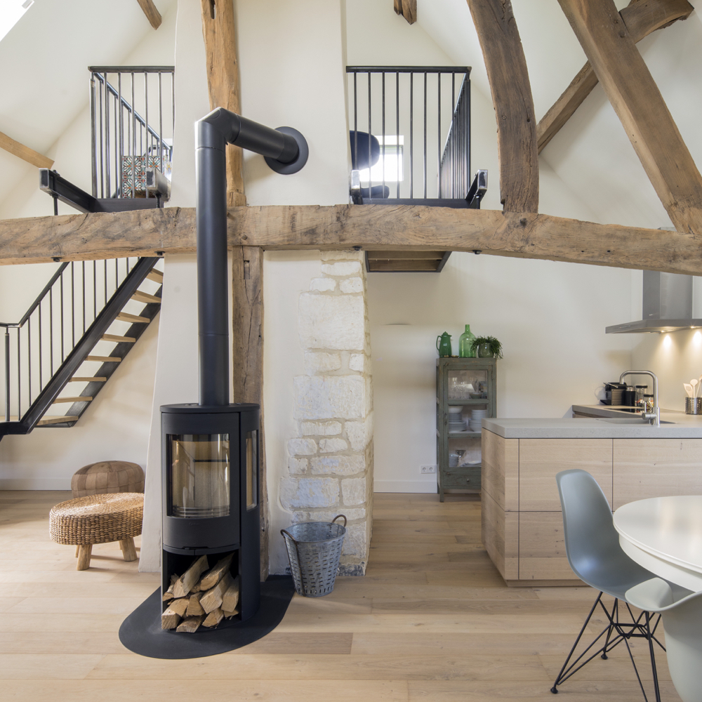 Appartement met houtkachel, moderne keuken