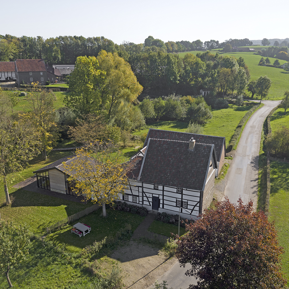 Vakwerkhoeve in de Limburgse heuvels