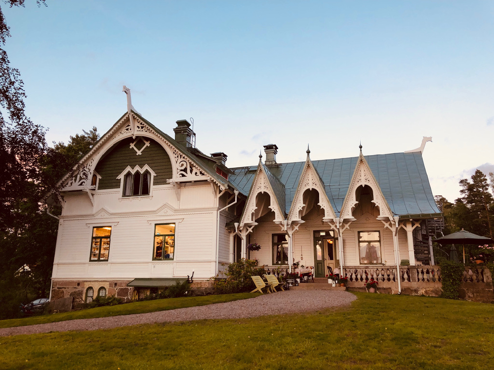 Karakteristiek houten hotel in Zweden