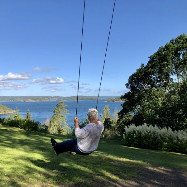 Schommelen met zeezicht