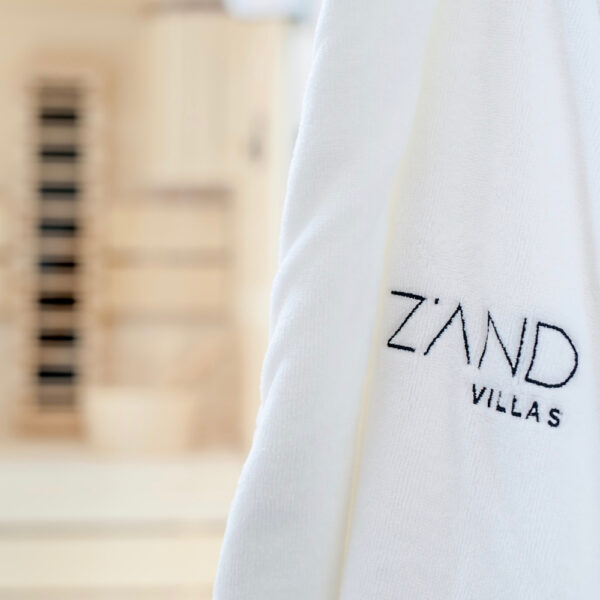 Badjas met de naam Z'AND villas