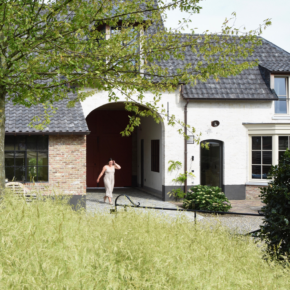 Gastvrouw Isabelle voor haar B&B in België