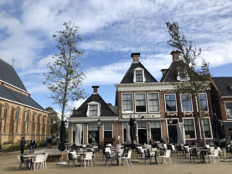 Historische pandjes met terras ervoor