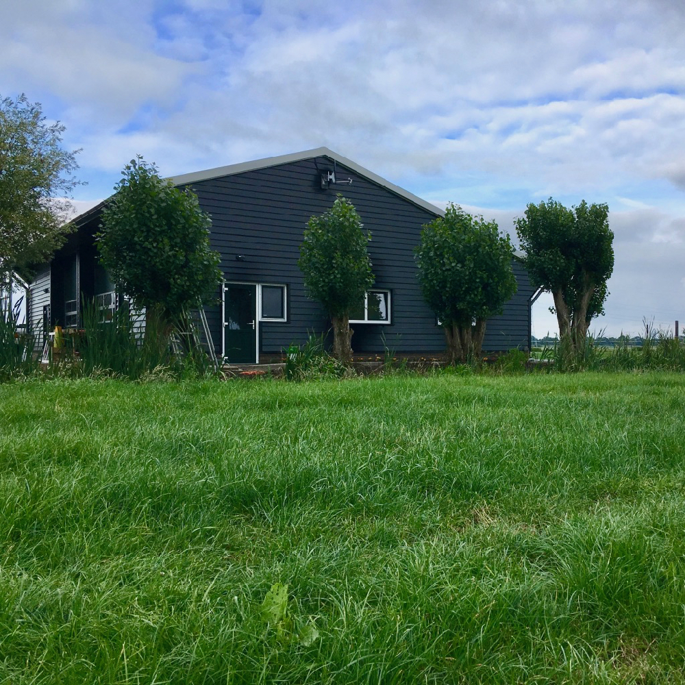 Schuur met daarin een camping