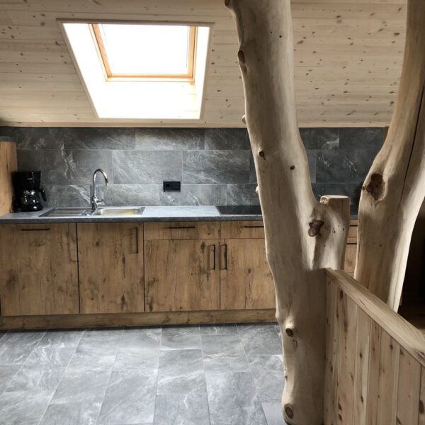 Keuken in modern vakantie appartement in Zuid-Tirol