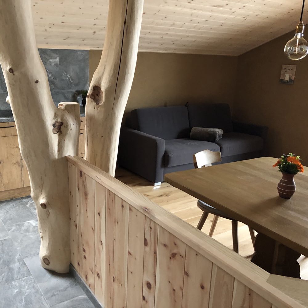 Detail van de woonkamer van het appartement