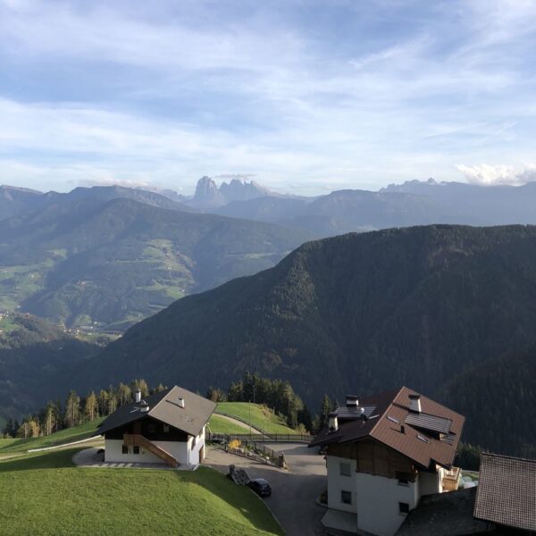 Uitzicht over de bergen van Zuid-Tirol