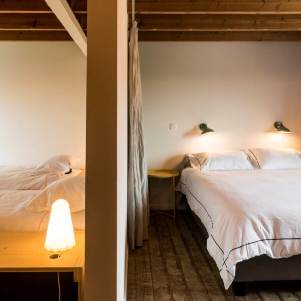 Slaapkamer met twee bedden voor twee personen