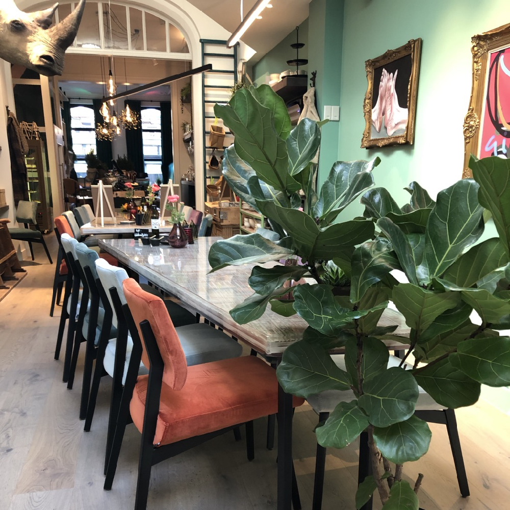 Lange aanschuiftafels in een hotel in Hasselt