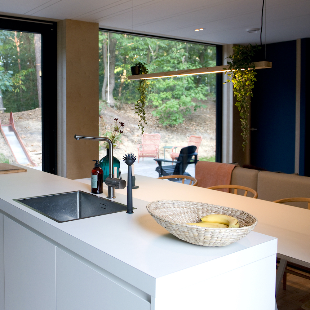 Modern keukenblok in een vakantiehuis