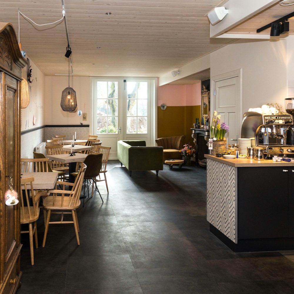 Lunchroom en ontbijtruimte van herberg