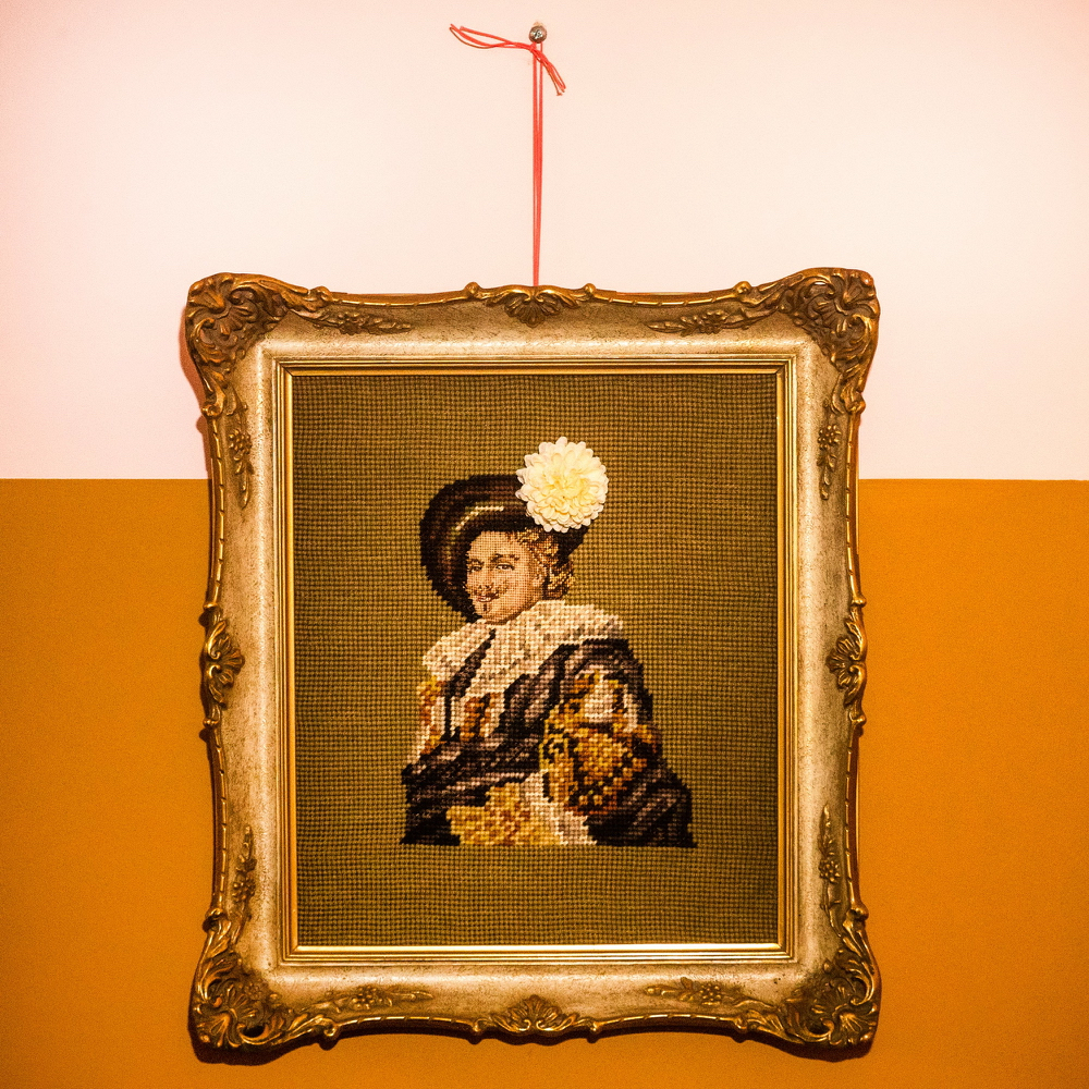 Schilderijtje met borduurwerk