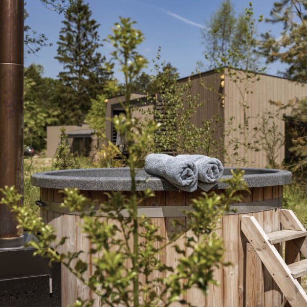Moderne vakantievilla met buitenkeuken en hot tub