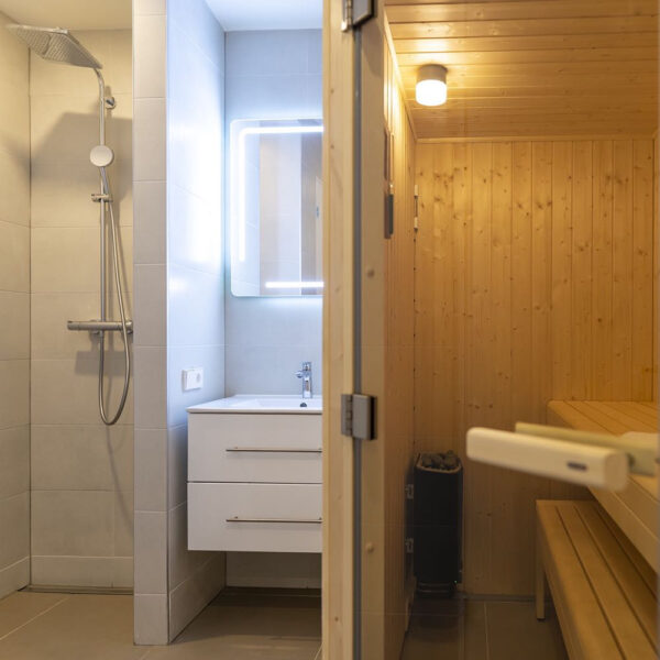 Sauna bij de badkamer in het vakantiehuis