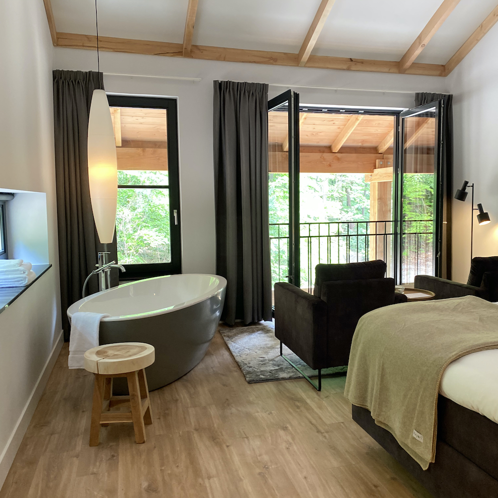 Bijzonder overnachten op de Veluwe in een luxe suite met vrijstaand bad