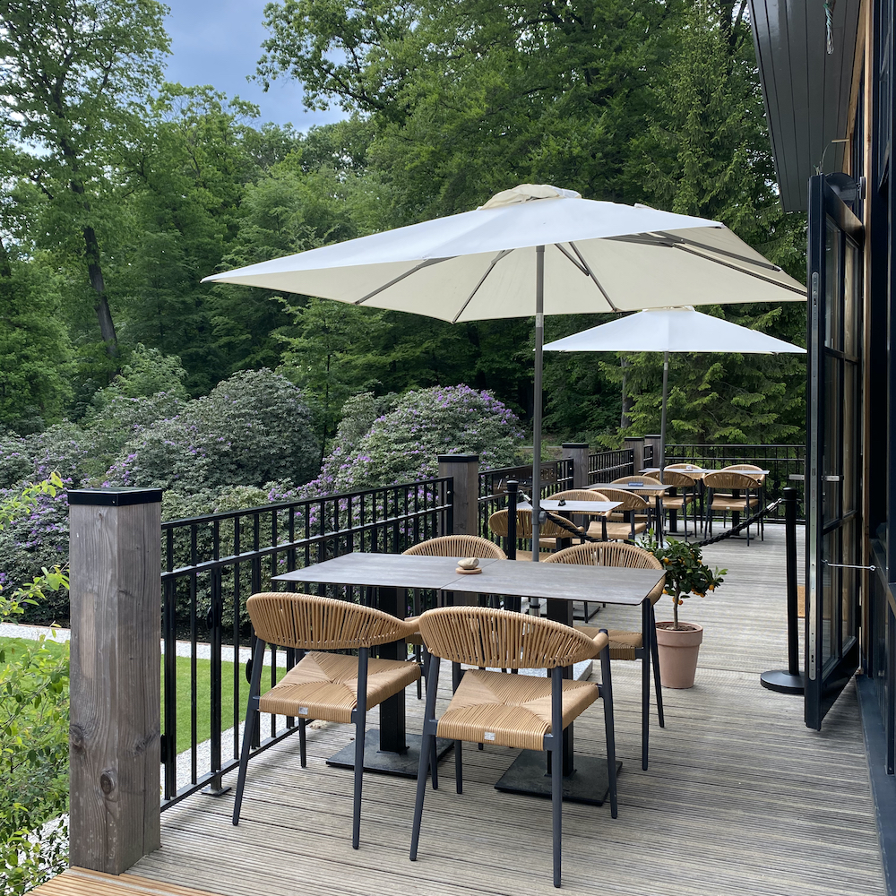 Terras van het hotel op de Veluwe voor een weekendje weg