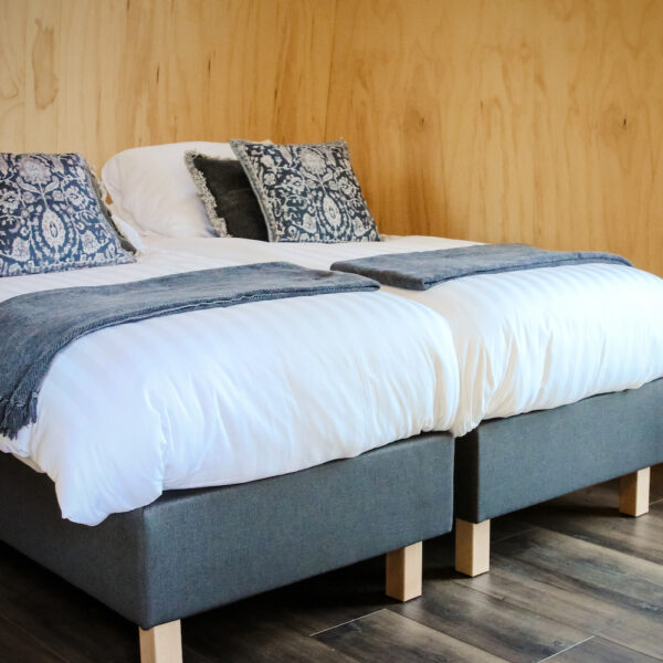 Comfortabel bed in compact vakantiehuisje