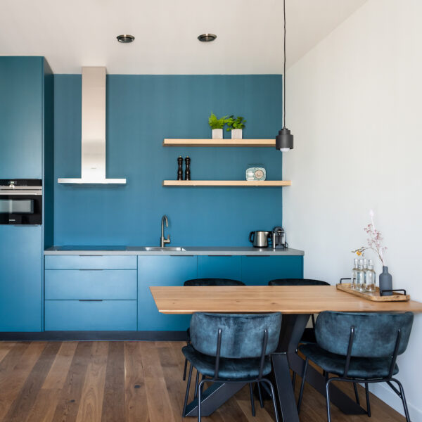 Studio met blauwe tinten in Boutiquehotel De Beerze