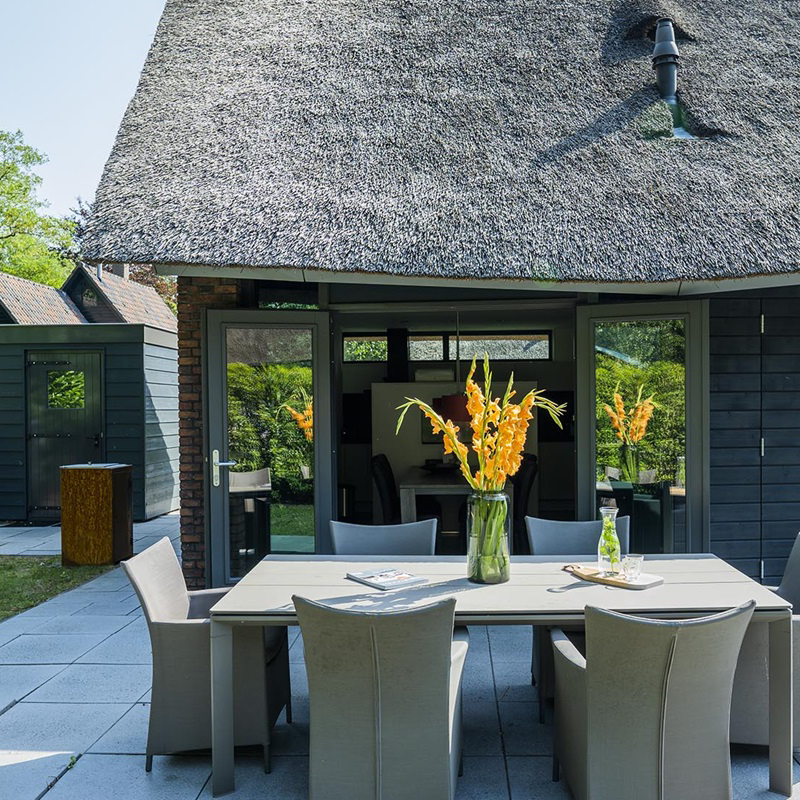 Terras bij vakantievilla in Schoorl